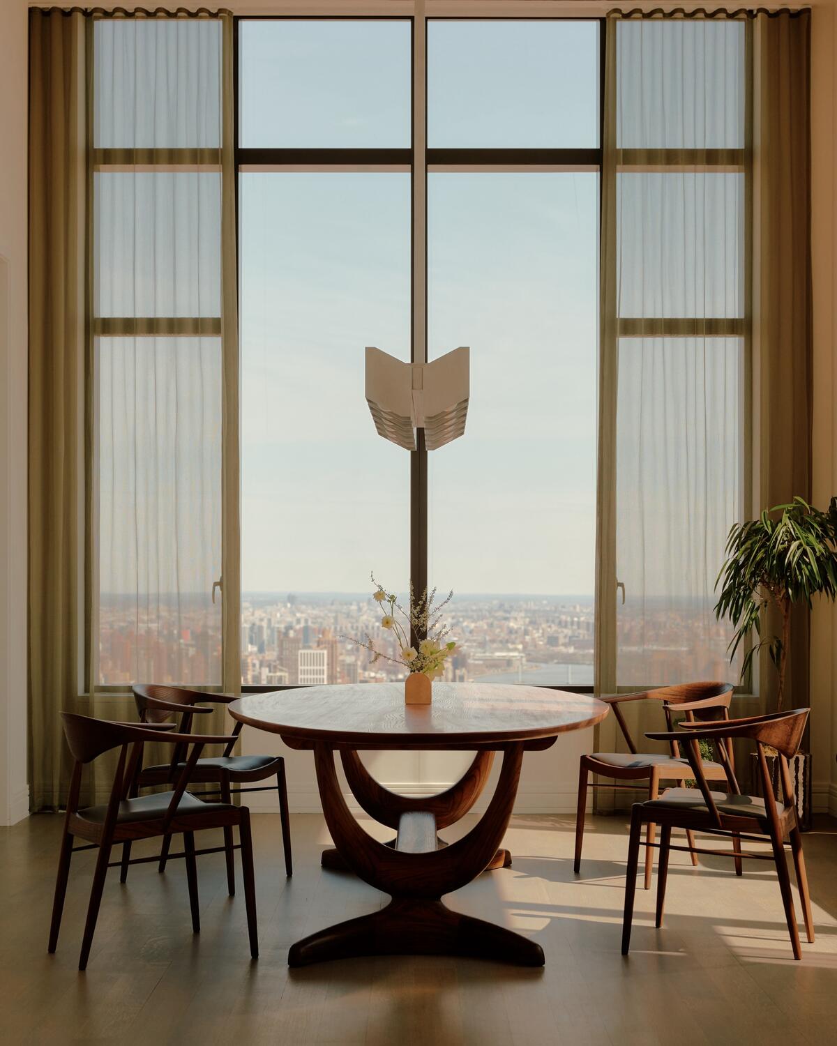 Radnor unveils new Manhattan showroom, Jenni Kayne opens in Charleston, and more Radnor unveils new Manhattan showroom, Jenni Kayne opens in Charleston, and more